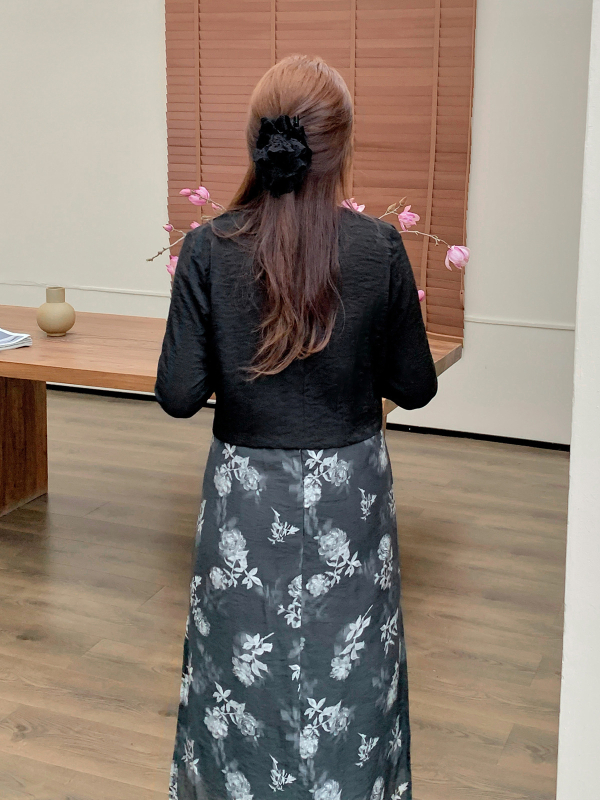 Két részes hosszú ruhaszett álló gallérral és puffos ujjakkal, kínai stílus, poliészter–spandex