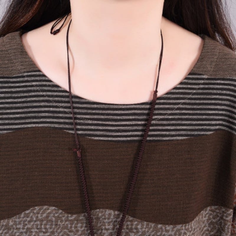 Női ruha csíkos pamut-len anyagból, kerek nyakú, hosszú ujjú, középméretű hosszúságú