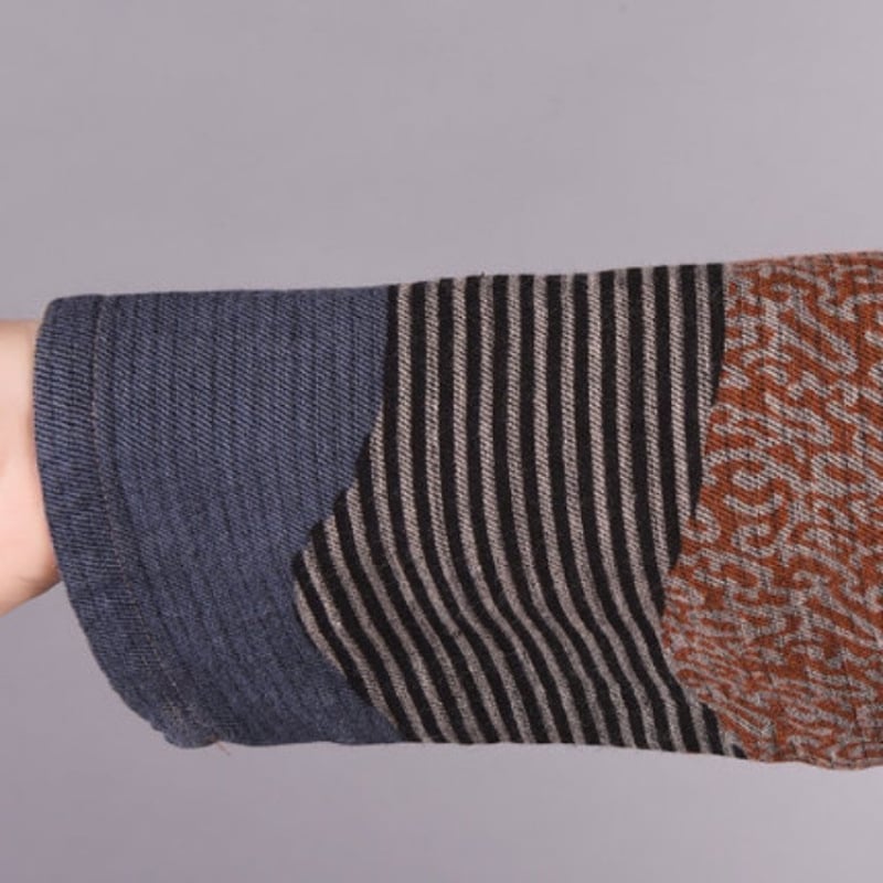 Női ruha csíkos pamut-len anyagból, kerek nyakú, hosszú ujjú, középméretű hosszúságú