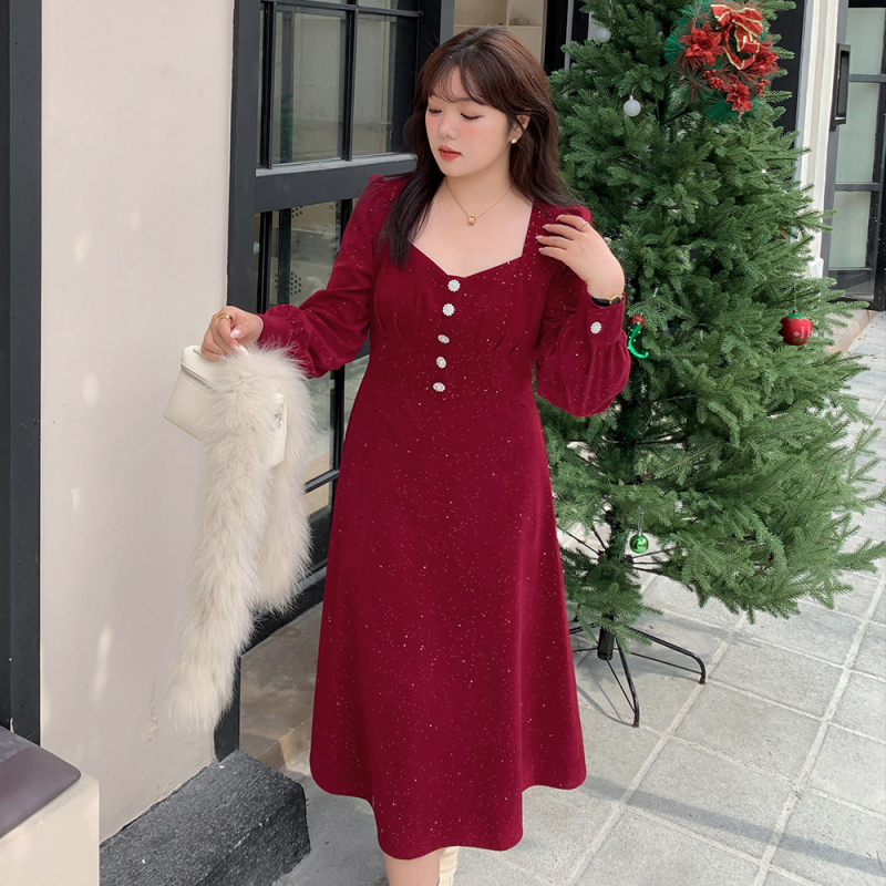 K2616 Egyszínű flockált anyagú ruha, poliészter-elasztán keverék, hosszú ujjú, négyzetes gallér, midi hosszúságú szoknya