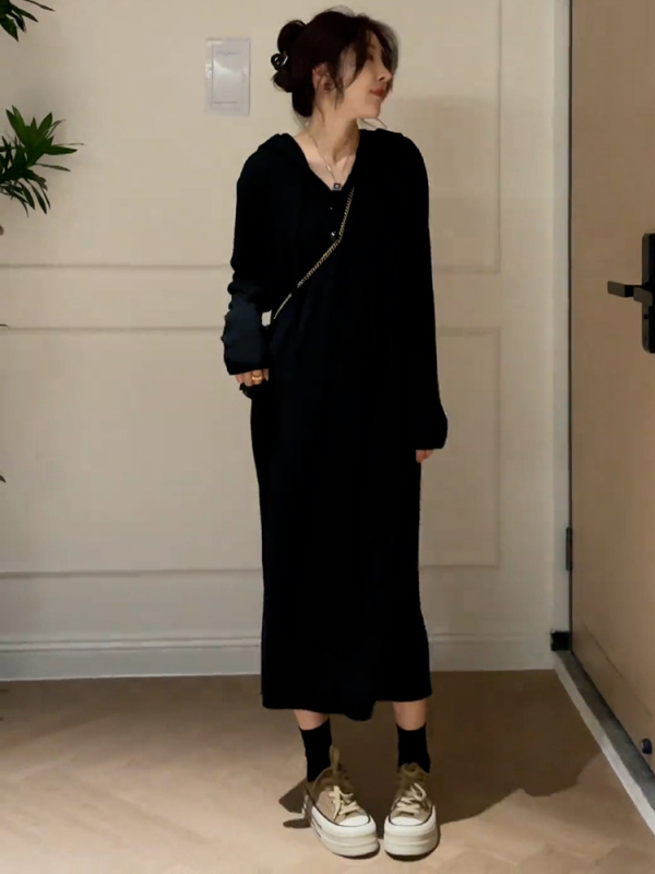 Csíkos kötött midi ruha kapucnis nyakkal, hosszú ujjú, viszkóz szálból, koreai stílusú