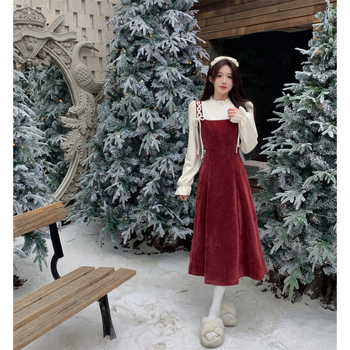 Őszi-téli francia retro stílusú ruha, látszólag két részes megjelenéssel, fodros gallér, viszkóz anyag