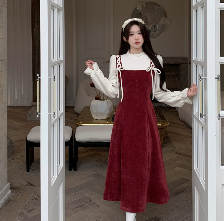 Őszi-téli francia retro stílusú ruha, látszólag két részes megjelenéssel, fodros gallér, viszkóz anyag