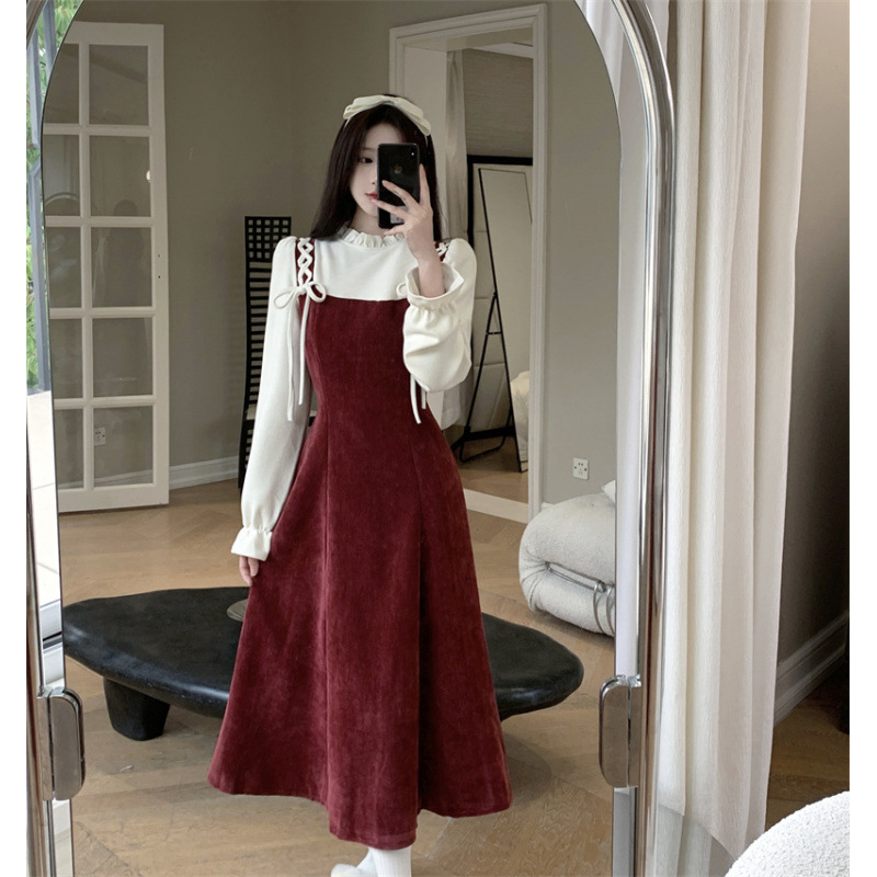 Őszi-téli francia retro stílusú ruha, látszólag két részes megjelenéssel, fodros gallér, viszkóz anyag