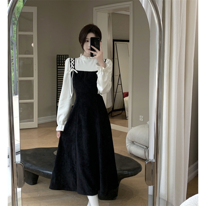 Őszi-téli francia retro stílusú ruha, látszólag két részes megjelenéssel, fodros gallér, viszkóz anyag