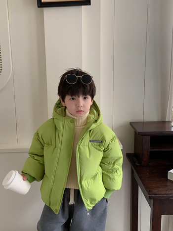 Bērnu Down jaka ar korejisku stilu, zēniem, ar kapuci un rāvējslēdzēju, bieza pūka pildījums, īss griezums, brīvs siluets, vecums 3–8 gadi