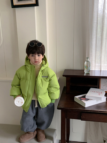 Bērnu Down jaka ar korejisku stilu, zēniem, ar kapuci un rāvējslēdzēju, bieza pūka pildījums, īss griezums, brīvs siluets, vecums 3–8 gadi