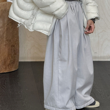 Zēnu ziemas jaka ar pīļu pūka pildījumu, pūka saturs ≥95%, ar kapuci un rāvējslēdzēju