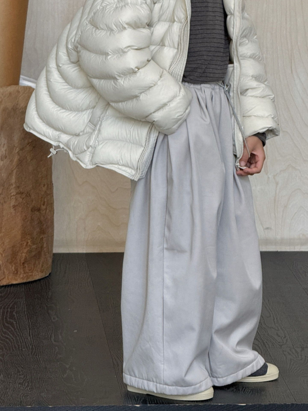 Zēnu ziemas jaka ar pīļu pūka pildījumu, pūka saturs ≥95%, ar kapuci un rāvējslēdzēju