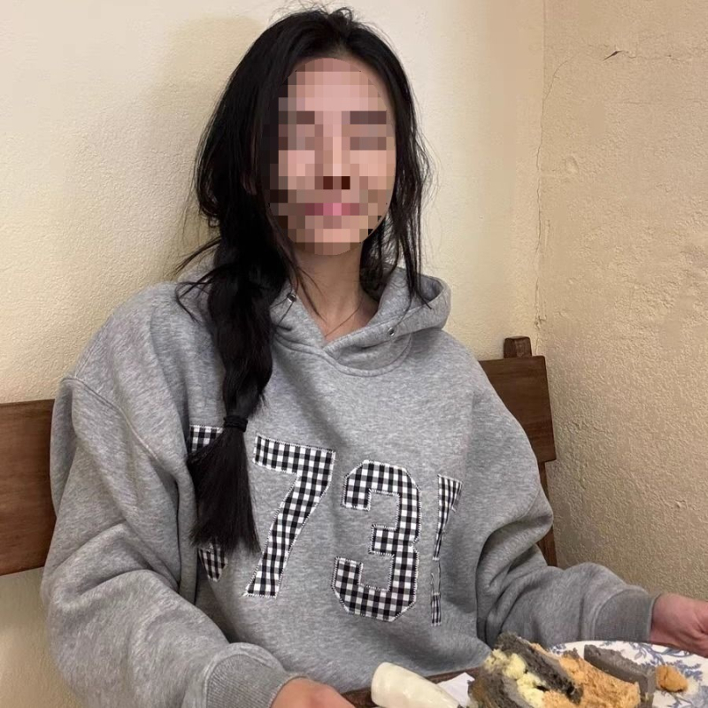 Hoodie od chenille s izšivenim kariranim uzorkom, fleece podstava, širok kroj, sadrži spandeks