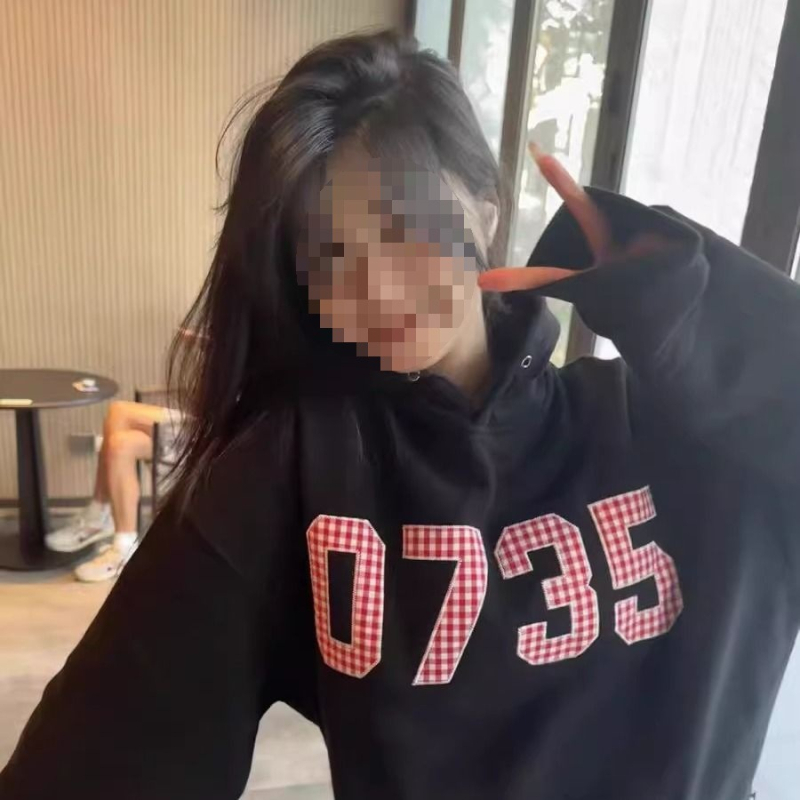 Hoodie od chenille s izšivenim kariranim uzorkom, fleece podstava, širok kroj, sadrži spandeks