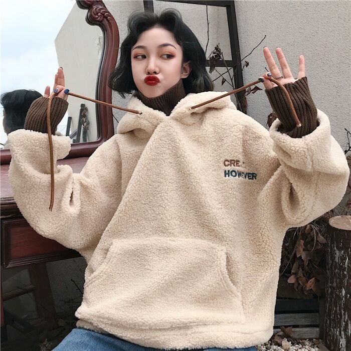 Ženski hoodie pulover s flis podstavom od poliestera, debeli materijal, dugi rukavi, širok kroj