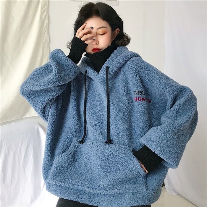 Ženski hoodie pulover s flis podstavom od poliestera, debeli materijal, dugi rukavi, širok kroj