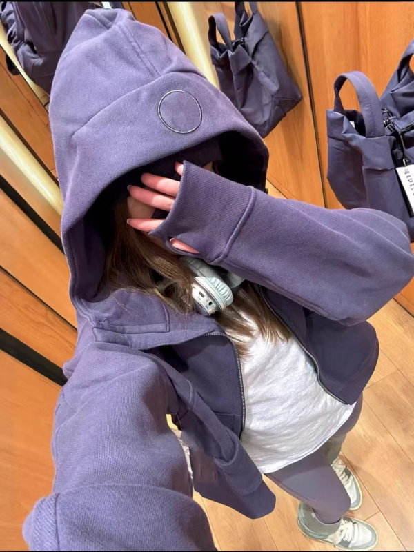 Kardigan-sweat s kapuljačom i zatvaračem, mješavina pamuka i kapoka, geometrijski uzorak, raglan rukavi, našiveno