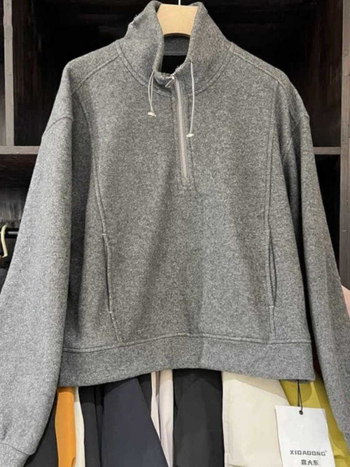 Ženski džemper s flis podstavkom, polu-zip i stojeći ovratnik, udoban kroj, poliester