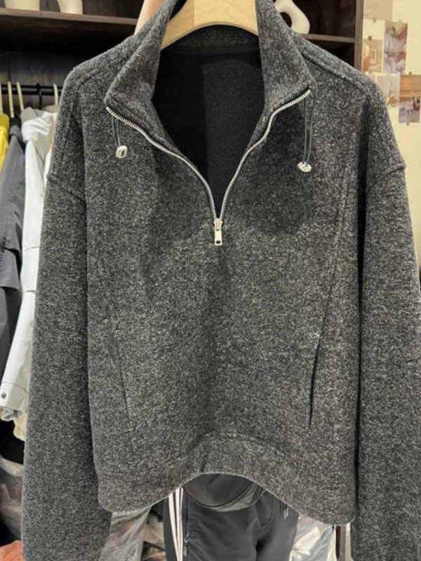Ženski džemper s flis podstavkom, polu-zip i stojeći ovratnik, udoban kroj, poliester