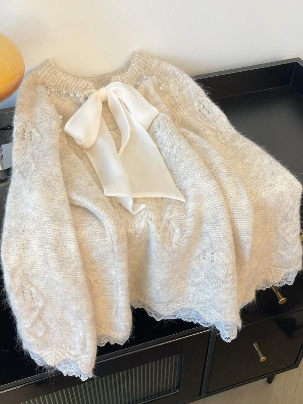 Pulover s kapuljom i perlicama, vuneno-mješani materijal, srednja duljina, slobodan kroj