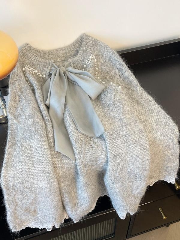 Pulover s kapuljom i perlicama, vuneno-mješani materijal, srednja duljina, slobodan kroj