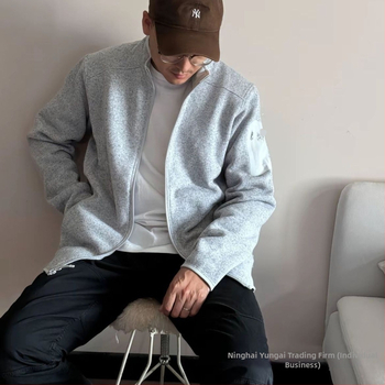 Flīsa jaka no kokvilnas ar svītrainu rakstu, kapuce ar noņemamu funkciju, elpojoša ultra‑ļauta heattech ar poliestera odere