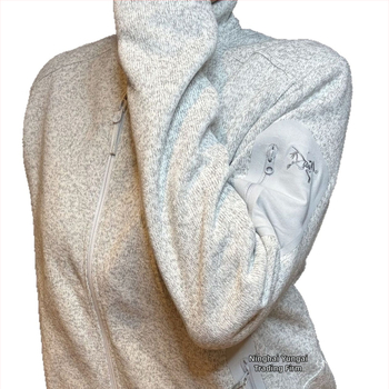 Flīsa jaka no kokvilnas ar svītrainu rakstu, kapuce ar noņemamu funkciju, elpojoša ultra‑ļauta heattech ar poliestera odere