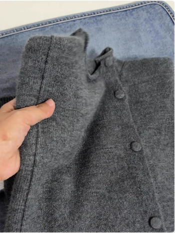 Pleteni džemper s kapulom i polustojnim ovratnikom; Arctic fleece podstava; pleteni uzorak; dugi rukavi; standardna duljina