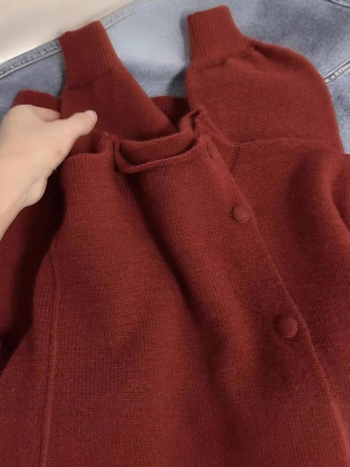 Pleteni džemper s kapulom i polustojnim ovratnikom; Arctic fleece podstava; pleteni uzorak; dugi rukavi; standardna duljina