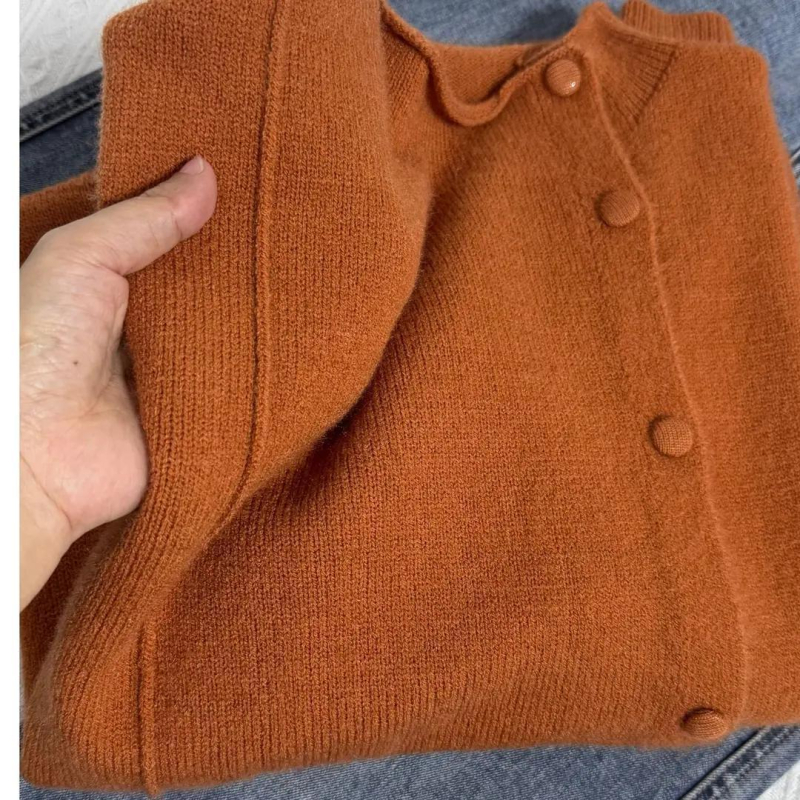 Pleteni džemper s kapulom i polustojnim ovratnikom; Arctic fleece podstava; pleteni uzorak; dugi rukavi; standardna duljina