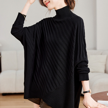 Ženski udobno široki pleteni džemper s polu-visokim ovratnikom i batwing rukavima, od vune i poliestera, srednje duljine.