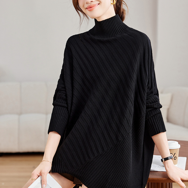 Ženski udobno široki pleteni džemper s polu-visokim ovratnikom i batwing rukavima, od vune i poliestera, srednje duljine.