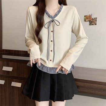 Pleteni top s dugim rukavima i lažnim dvodijelnim dizajnom, uzorak usklađivanja boja, kapuljača, V-izrez, poliester, duljina 50–65 cm