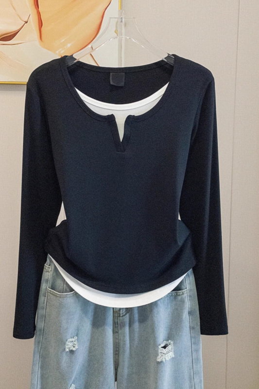 Tricou cu model geometric (țesătură plată, decolteu în V, mâneci lungi, croială Slim)