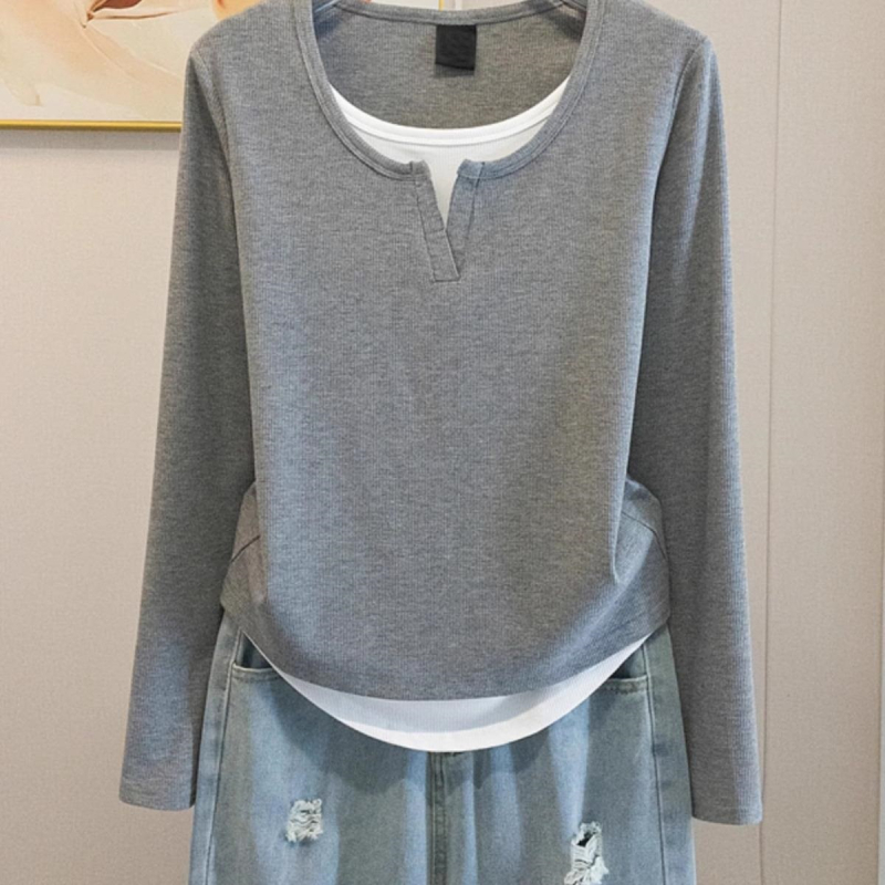 Tricou cu model geometric (țesătură plată, decolteu în V, mâneci lungi, croială Slim)