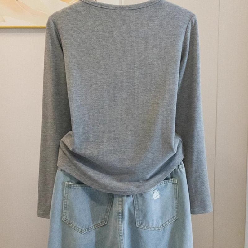 Tricou cu model geometric (țesătură plată, decolteu în V, mâneci lungi, croială Slim)