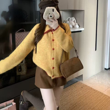 Cardigan tricotat pentru femei, cu guler polo, mâneci lungi, închidere cu nasturi pe un rând, lungime medie, croială regulată, amestec acril-poliester