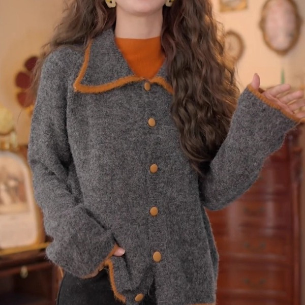 Cardigan tricotat pentru femei, cu guler polo, mâneci lungi, închidere cu nasturi pe un rând, lungime medie, croială regulată, amestec acril-poliester