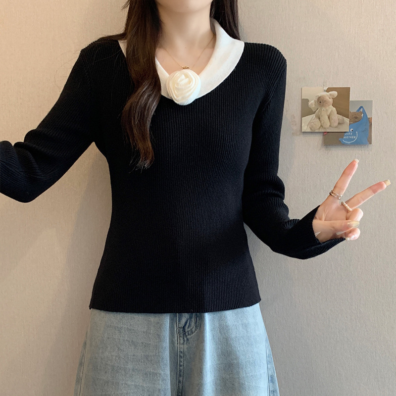 Pulover tricotat cu glugă, decolteu în V, model floral 3D și cusături tip colaj, din viscoză