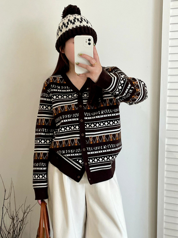 Cardigan tricotat retro Naili, jacquard, decolteu în V, mâneci raglan, amestec poliester-viscose, iarnă 2025