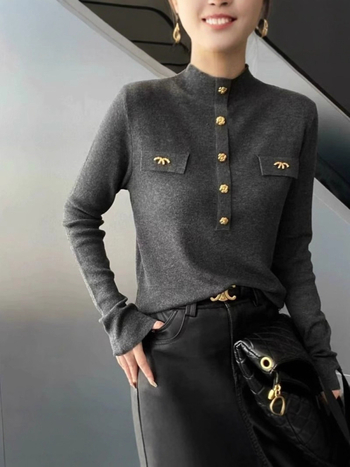 Pulover tricotat cu glugă și guler înalt, din fir de viscose, mâneci lungi