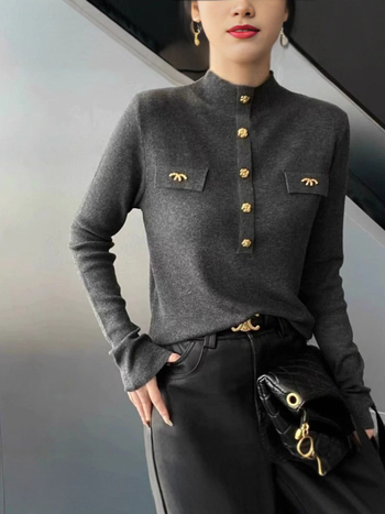 Pulover tricotat cu glugă și guler înalt, din fir de viscose, mâneci lungi