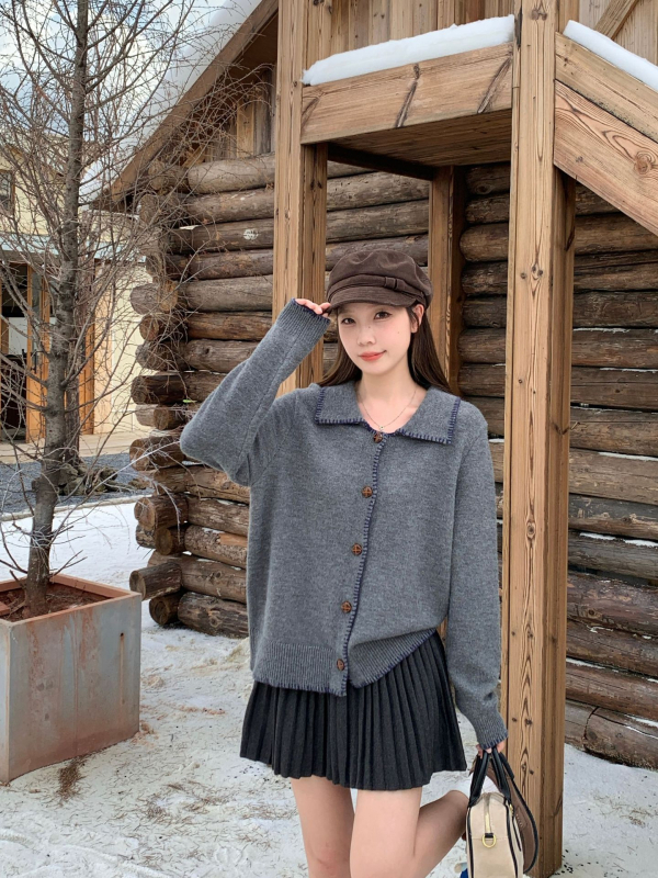 Palton-sweater tricotat cu guler polo, închidere cu nasturi pe un rând, mâneci lungi, acrilic, iarna 2025