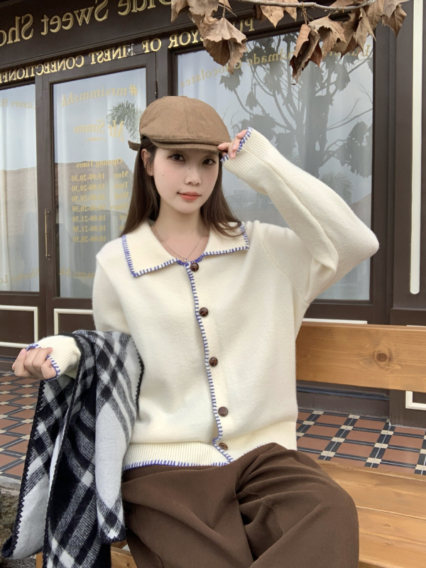 Palton-sweater tricotat cu guler polo, închidere cu nasturi pe un rând, mâneci lungi, acrilic, iarna 2025