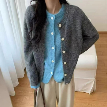 Cardigan tricotat gros cu aspect de două piese false, guler rotund, mâneci lungi, croi lejer