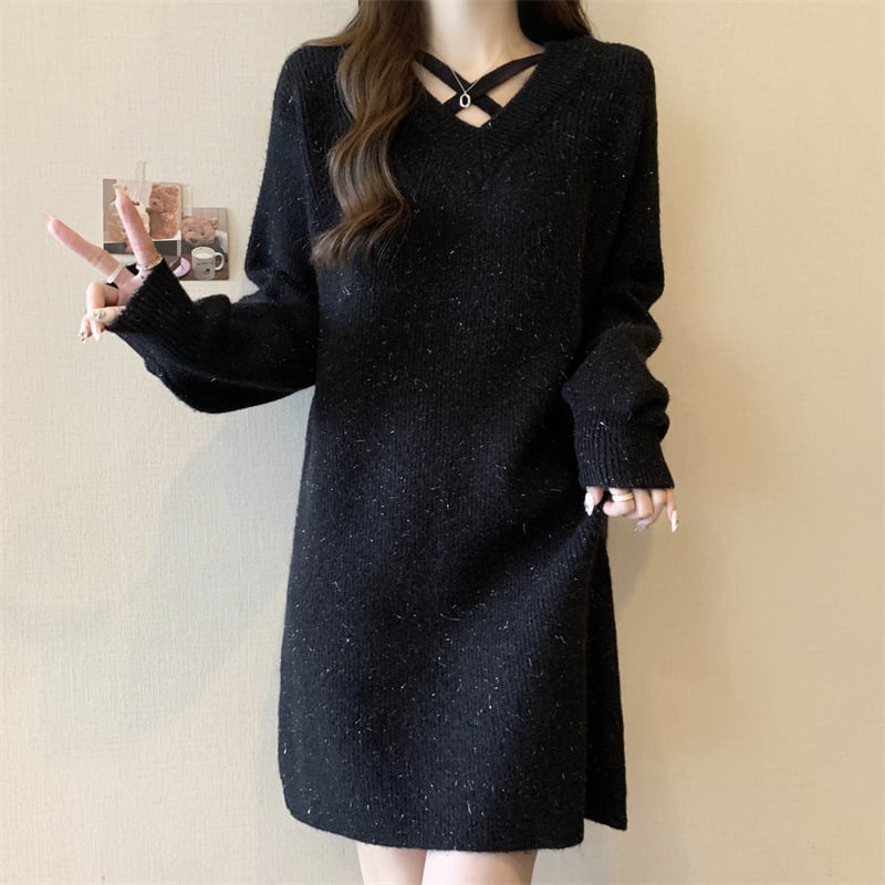 Rochie-pulover tricotată cu decolteu în V, mâneci lungi, lungime medie, croială largă