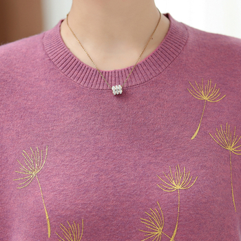 Izdrukāts adīta tops sievietēm vidējā un vecākā vecumā, rudens–ziema, zems apaļš kakla izgriezums, viskozes-nylona maisījums, viskoze 30–50%, nylons 30–50%