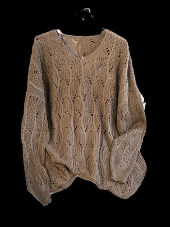 Pulover tricot cu decolteu în V, croială lejeră, mâneci lungi; 80–90% poliester, model 3D