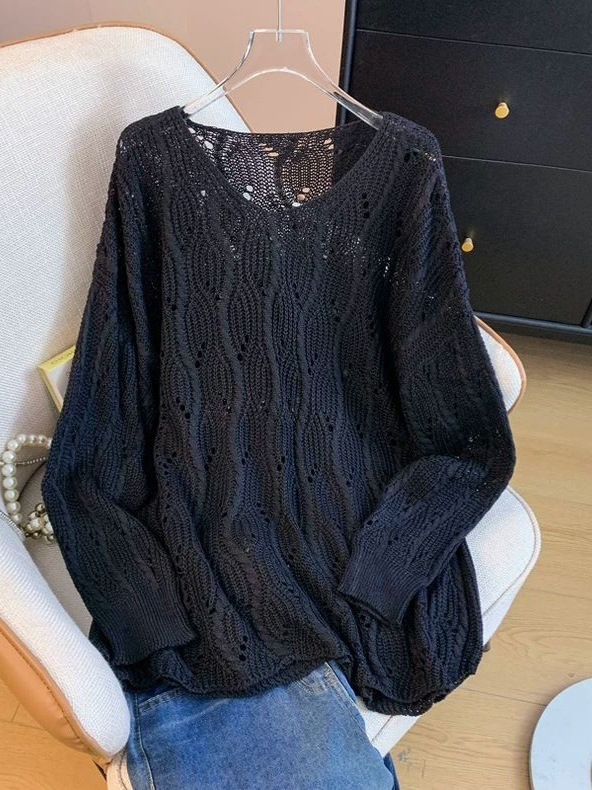 Pulover tricot cu decolteu în V, croială lejeră, mâneci lungi; 80–90% poliester, model 3D