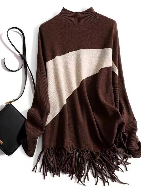 Pulover din poliester cu model color-block, guler semi-turtleneck, mâneci lungi, croială lejeră, lungime medie.