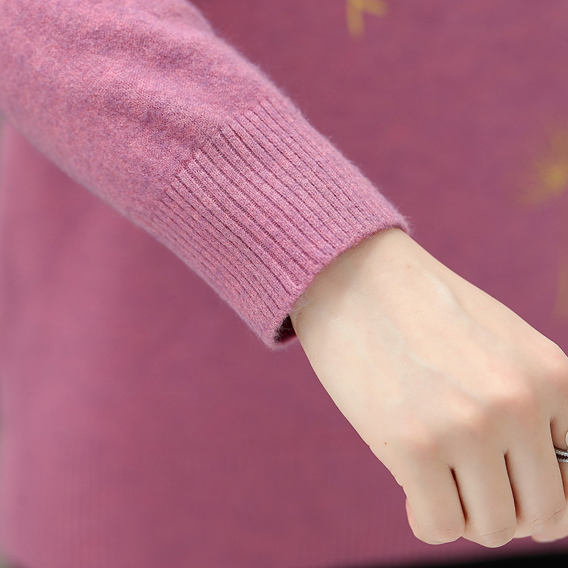 Sieviešu adīts džemperis ar apdrukāto dizainu, zems apaļš kakls, viskozes–nylona maisījums (30-50% viskoze, 30-50% neilons), rudens 2023