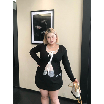 Pulover tricotat cu patchwork din dantelă și închidere cu dantelă, decolteu în V, mâneci lungi