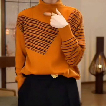 Γυναικείο μάλλινο πλεκτό T‑shirt, χαλαρή γραμμή, με κουκούλα και μισό ζιβάγκο, μήκος 50–65 εκ